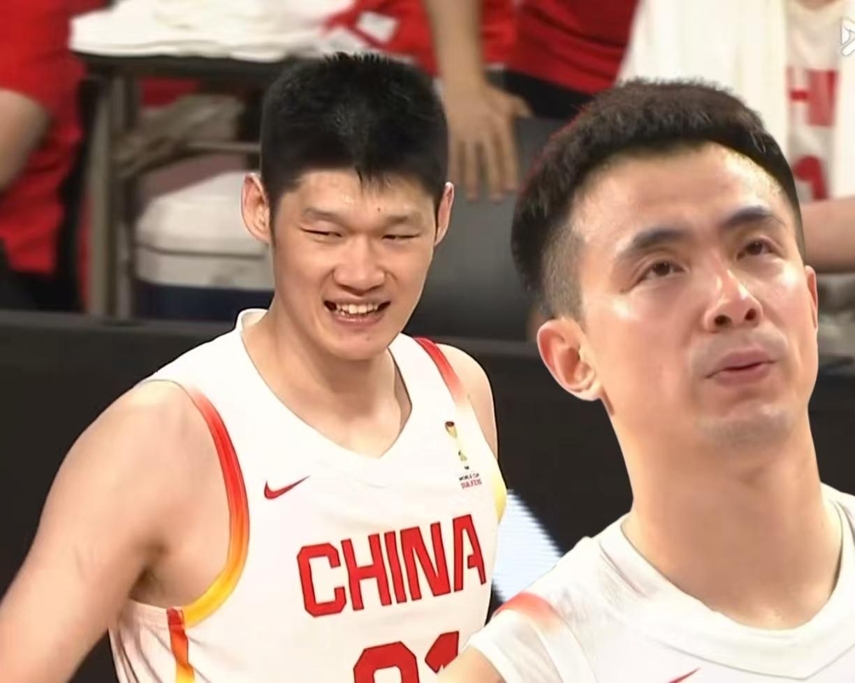 现在的中国男篮处在最低谷，我们的双料队长赵继伟，也正经历着职业生涯最难熬的阶段；