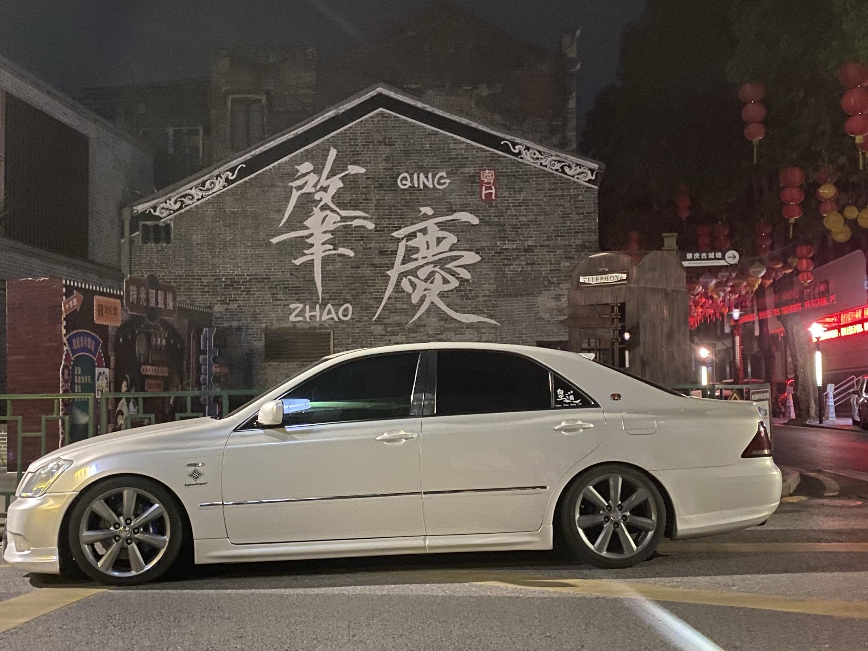 听着一首熟悉的歌回忆着曾经走过的夜景