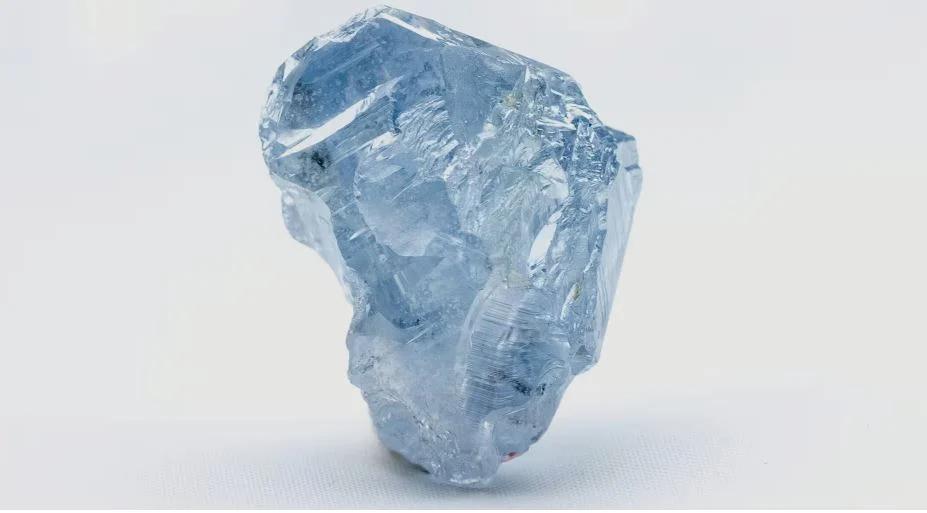 佩特拉珠宝公司称，在南非库里南矿区开采出一颗重达41.82克拉的Ilb型蓝钻，颜