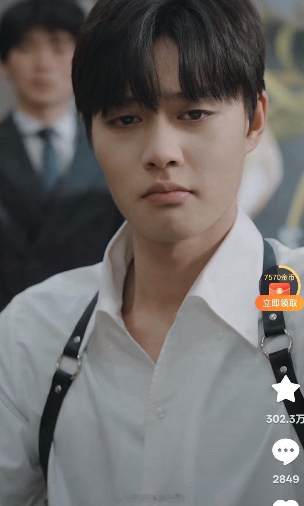 网友问他到底帅在哪好普通的一张脸 