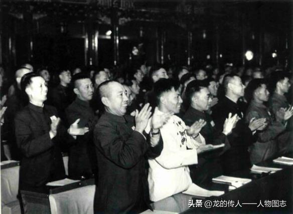 1954年9月,王震作为军队代表,参加第一届全国人民代表大会第一次会议。