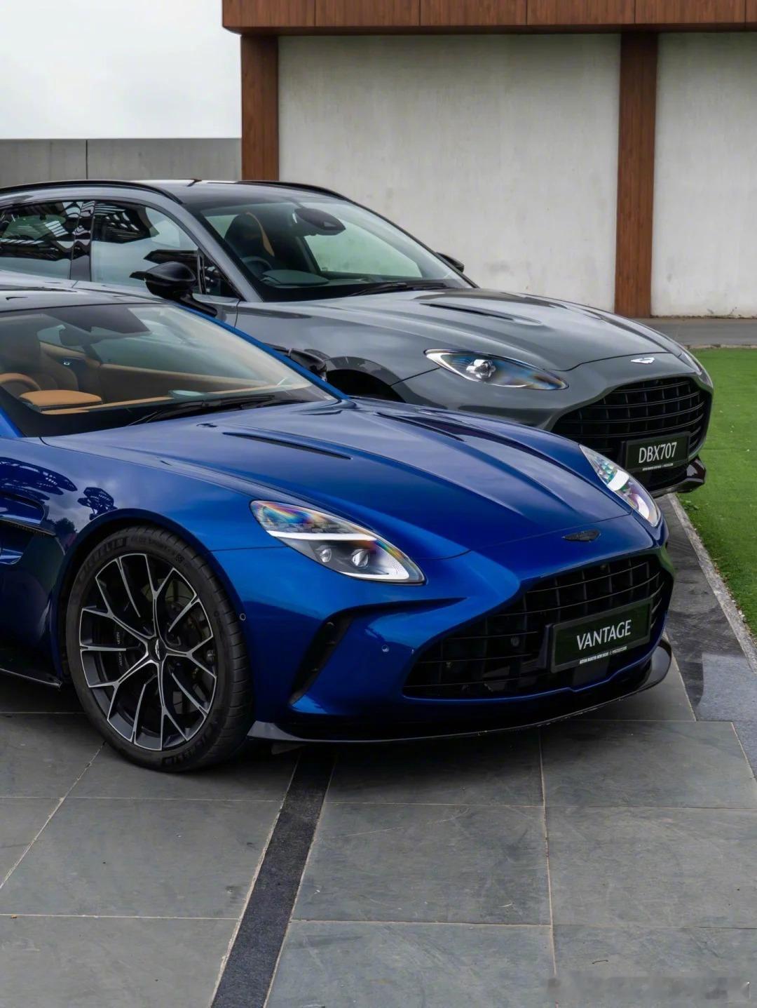 阿斯顿·马丁蓝色Vantage + 灰色DBX707，你会选什么？ 