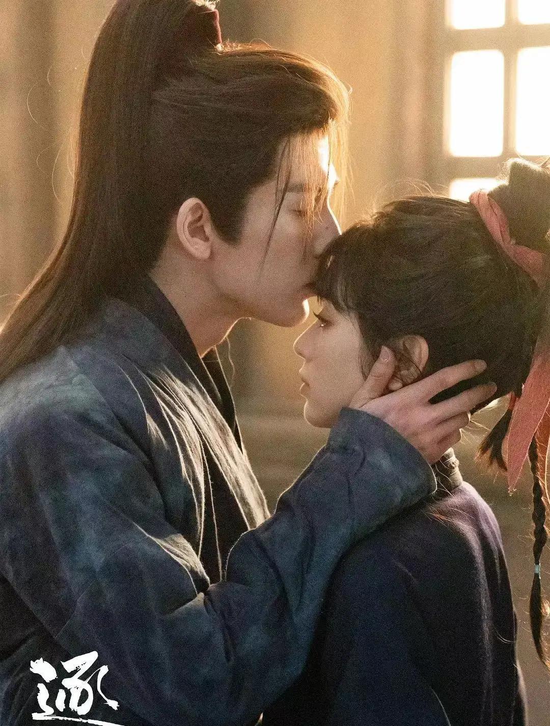 《逐玉》豆瓣刚开分6.8，张凌赫田曦薇顶着高颜值古装开局冲到8.9，却一路滑到5