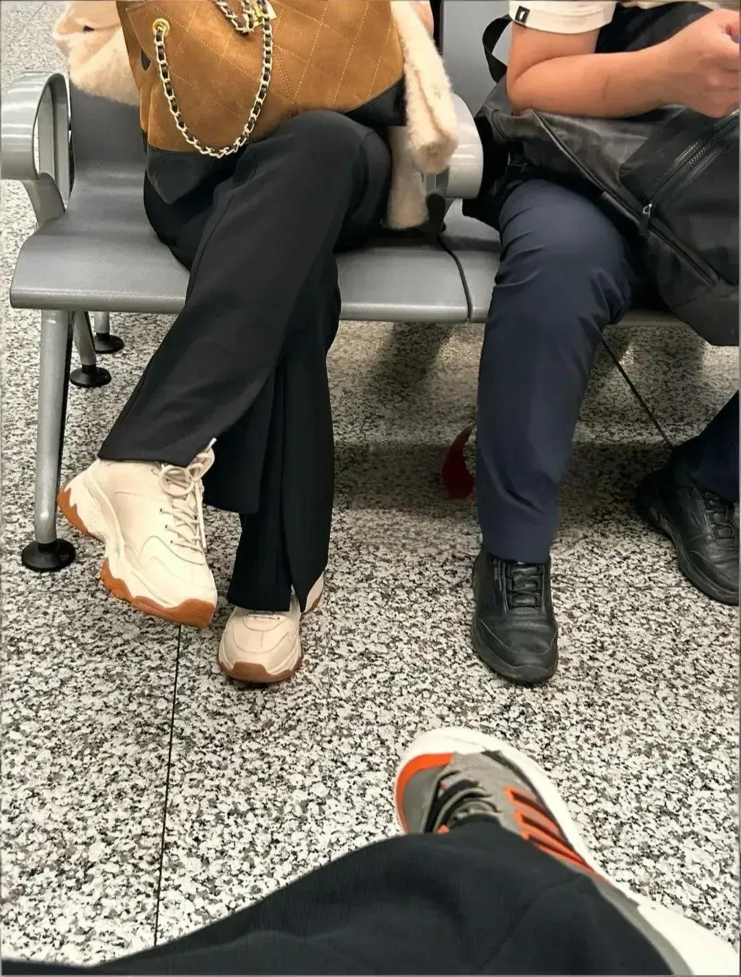 要检票了！来来回回换了几波人了，怎么捡？