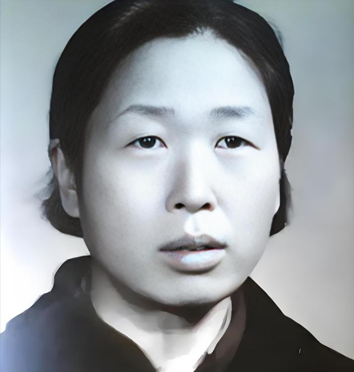 1977年底，原中组部副部长高淑兰被中央免去职务。她收拾好办公桌上的私人物品，交