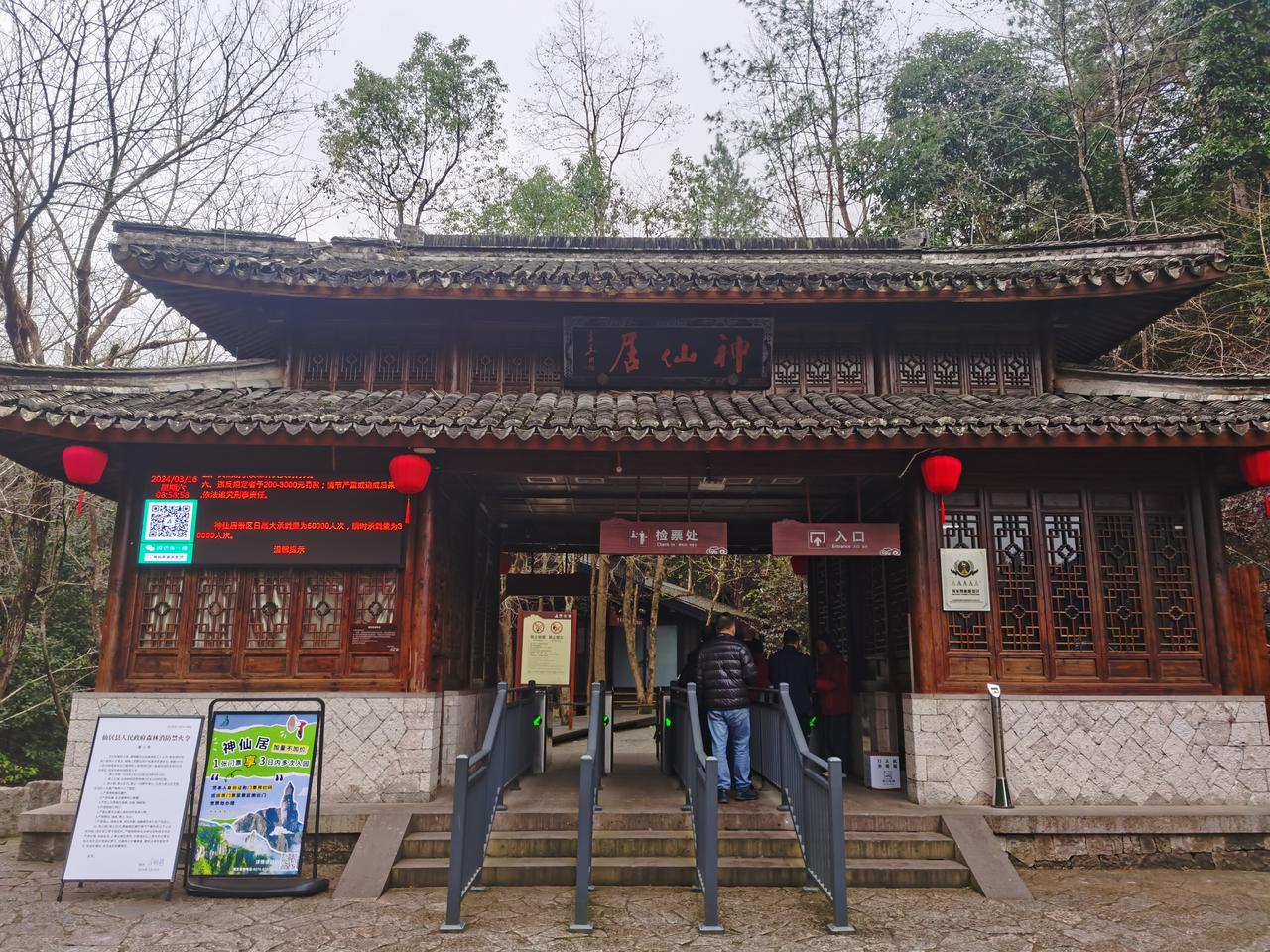 股市老手说生活：〈2）
登山的过程是辛苦的，可汗水的奖赏，就是视觉的盛宴！！