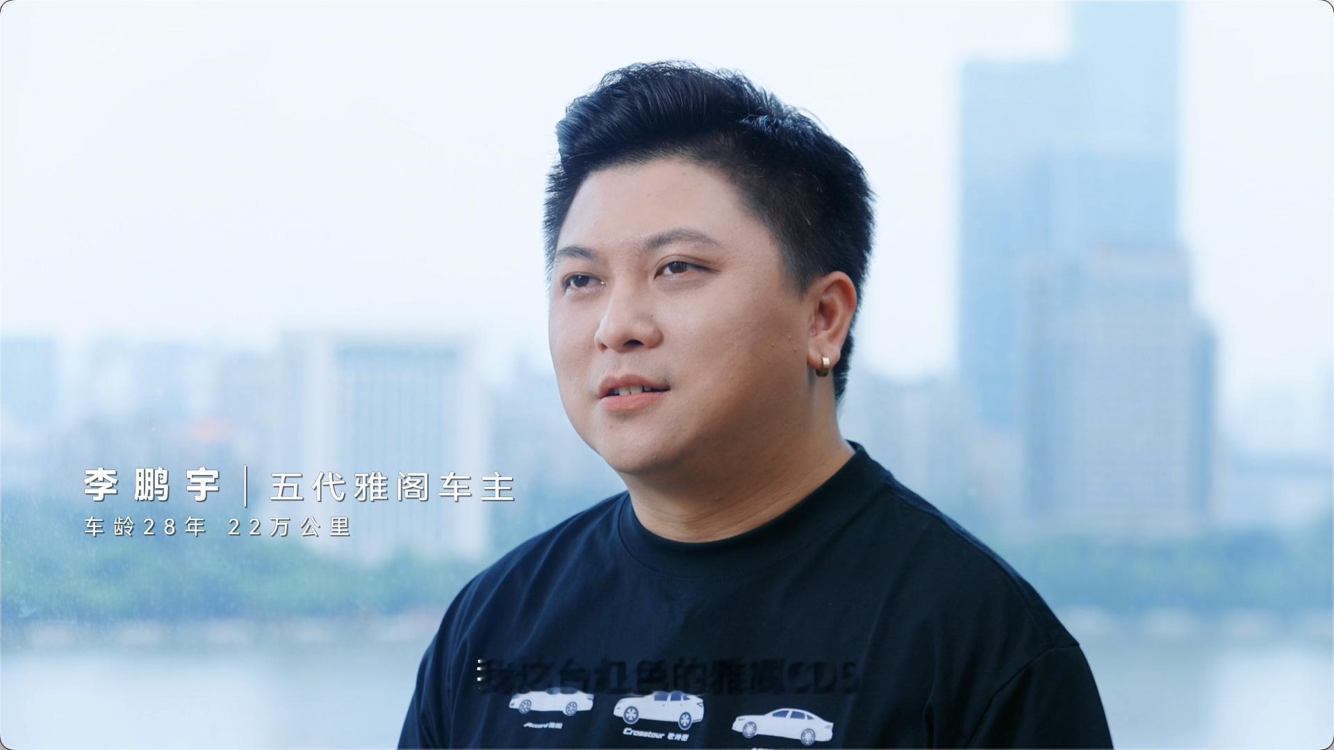 61万公里是什么概念？绕地球15圈，够普通家庭开两辈子。而冯云态的这台蓝色五代雅
