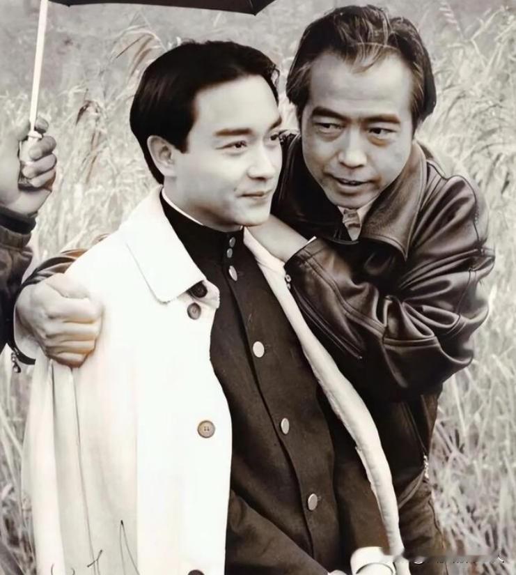 2010年，张丰毅透露，在拍摄《霸王别姬》时，大家都躲着张国荣，觉得很丢人，因为