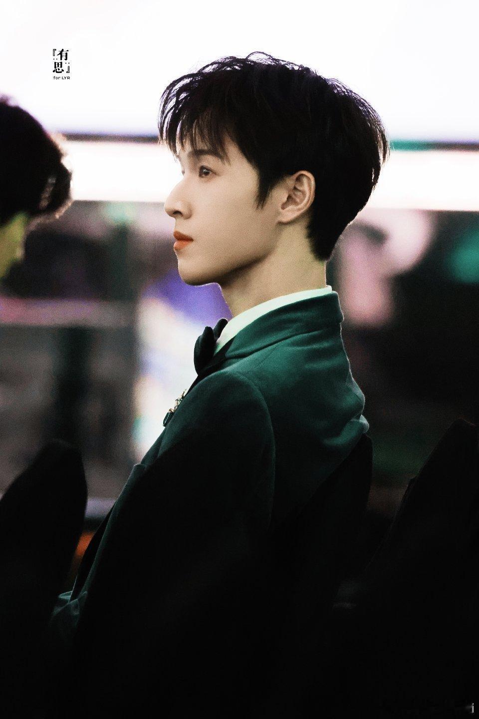 李昀锐星光大赏坐席&领奖 俊俏小公子啊啊 