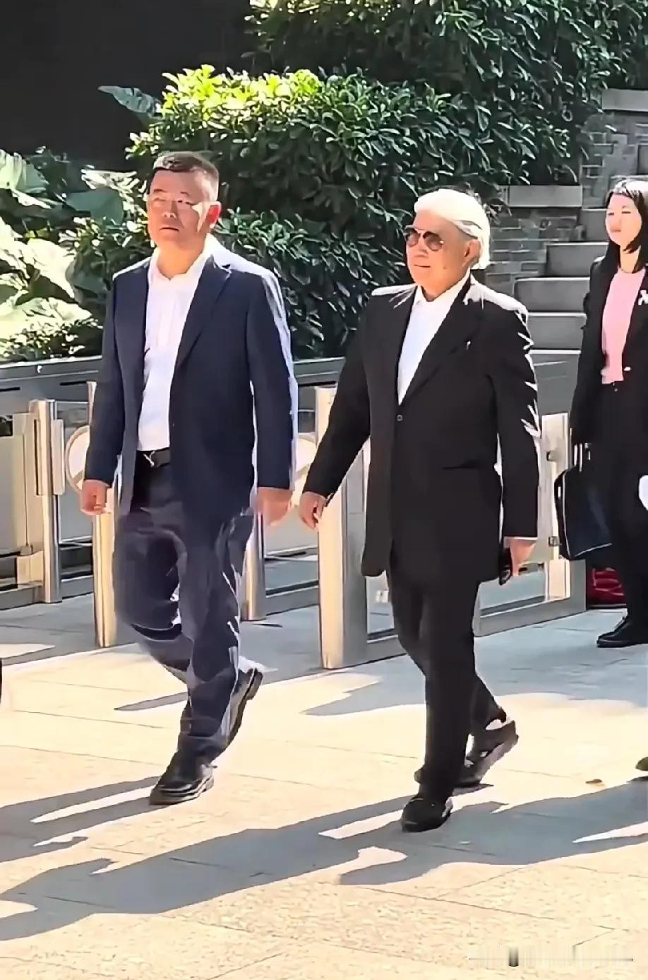 郭晶晶嫁入霍家后，影响力大增，若嫁田亮也说不定在直播卖货。有人觉得她与董明珠有几