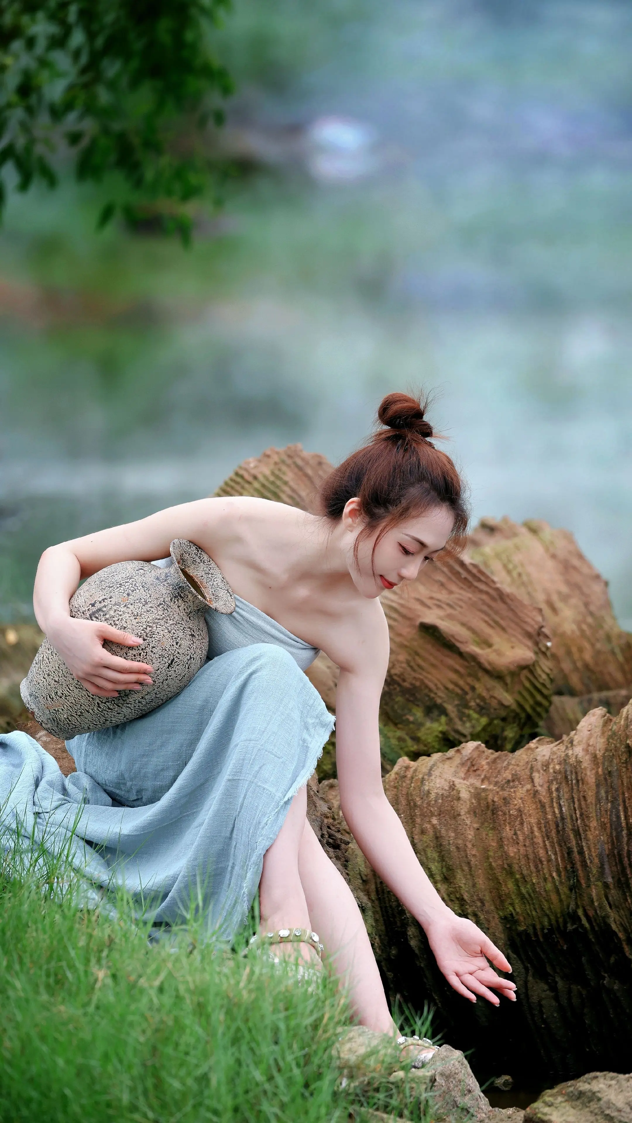 溪边女孩 素裙写真 池畔丽影 溪流人像