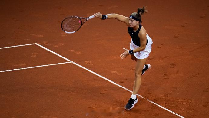 穆霍娃送蛋梅尔滕斯  逆转晋级斯图加特赛八强WTA500斯图加特站第二轮，7号种