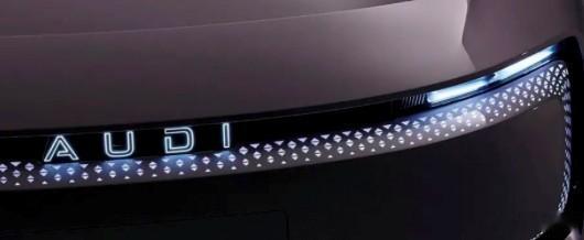 奥迪 在华推出纯电车型AUDI E5 Sportback，以字母标替代经典四环标
