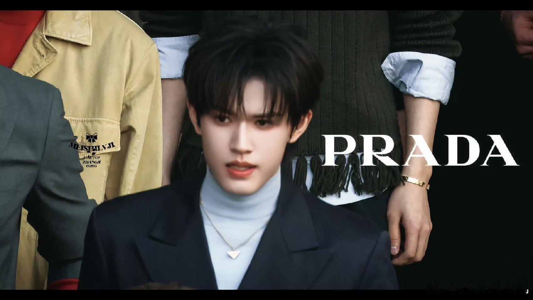 张极眉眼张极Prada下班路透 张极下班路透里眉眼真的抢镜，浓眉深目睫毛还长，随