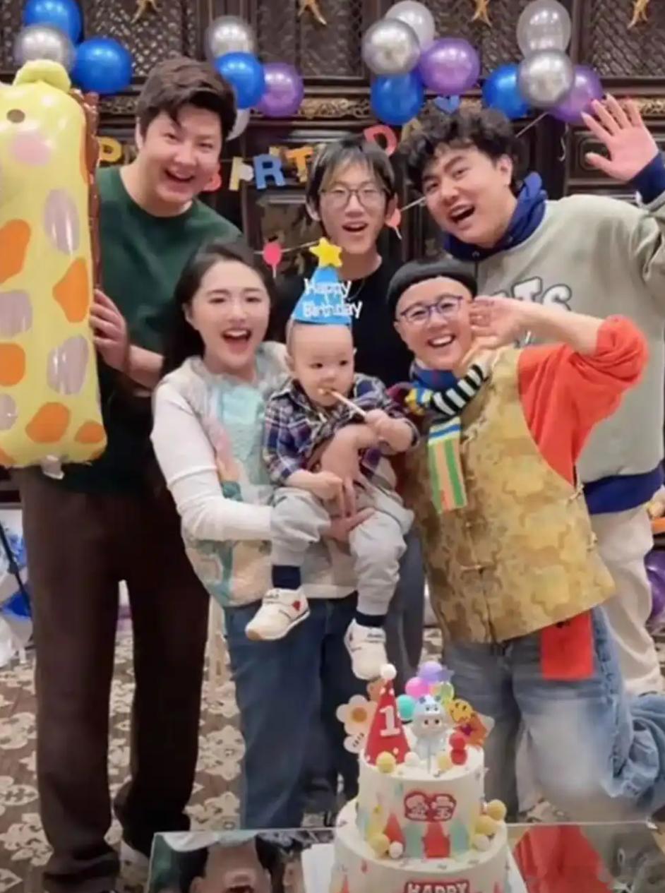 看来妈妈矮的孩子很难长高吧！ ​​​