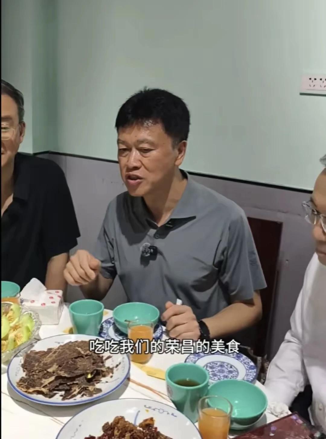 荣昌高书记把“禁酒令”拉回了正轨 前段时间我们发了两篇跟“禁酒令”有关的文章得到