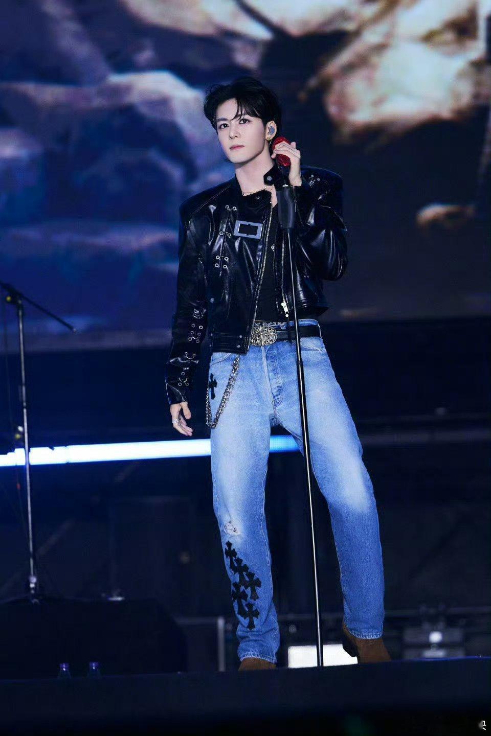 曾舜晞白九思戒断反应最严重的人曾舜晞才是白九思戒断最重的人！音乐节全开麦唱《临江