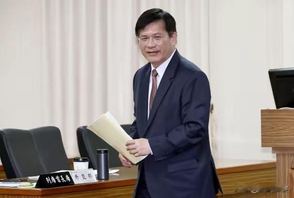 就在刚刚，针对席郑丽文预计6月初访美，并提出将“第一岛链”转化为“和平繁荣之链”