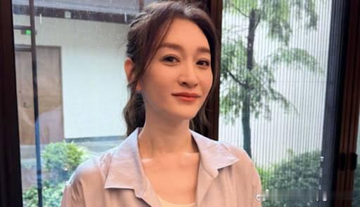 李小冉面部被他人膝盖撞伤？官方发文回应6月2日，有消息称，演员李小冉在录制综艺《