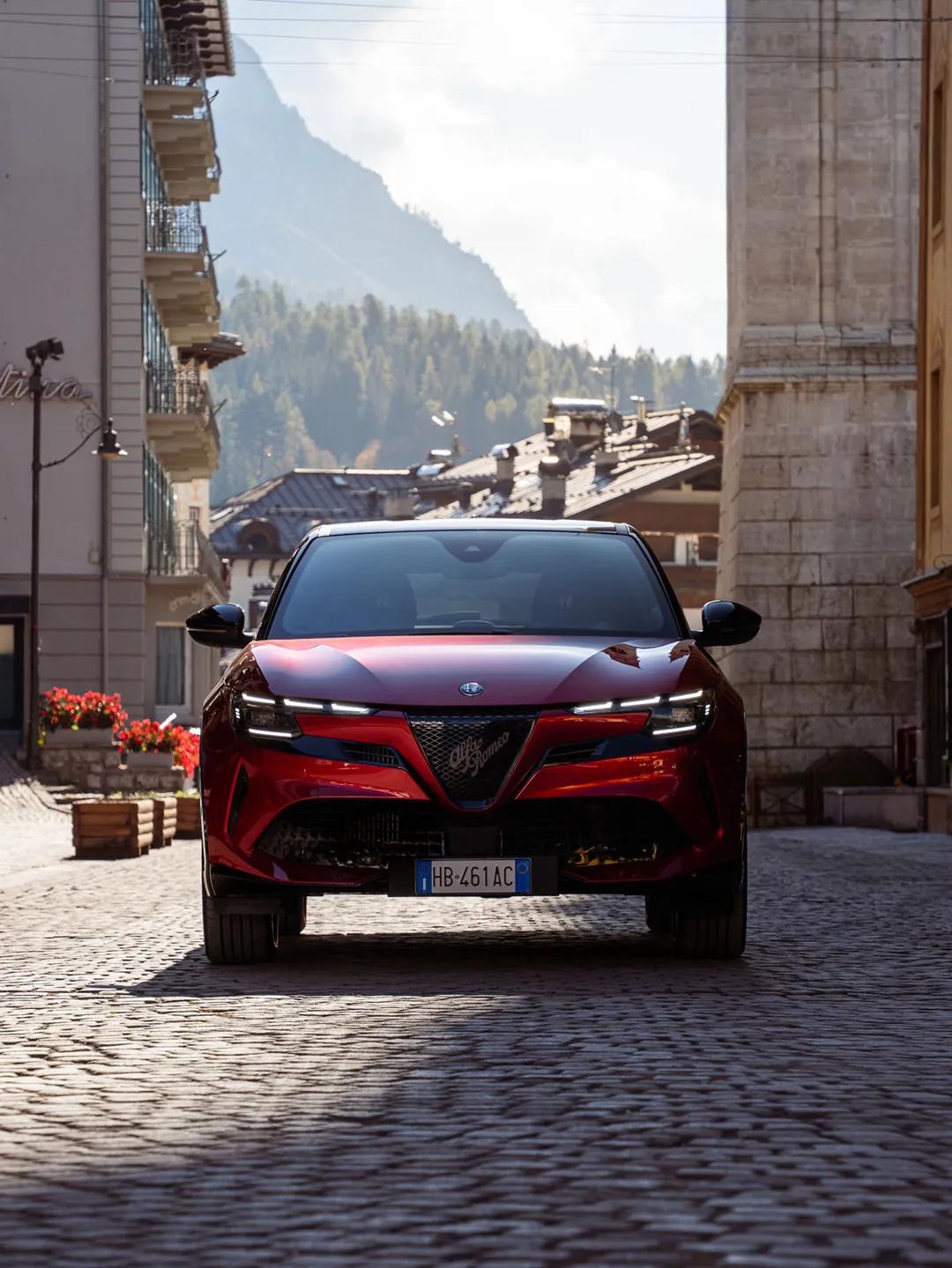 最近，阿尔法罗密欧发布限量3500台的Junior Sport Speciale