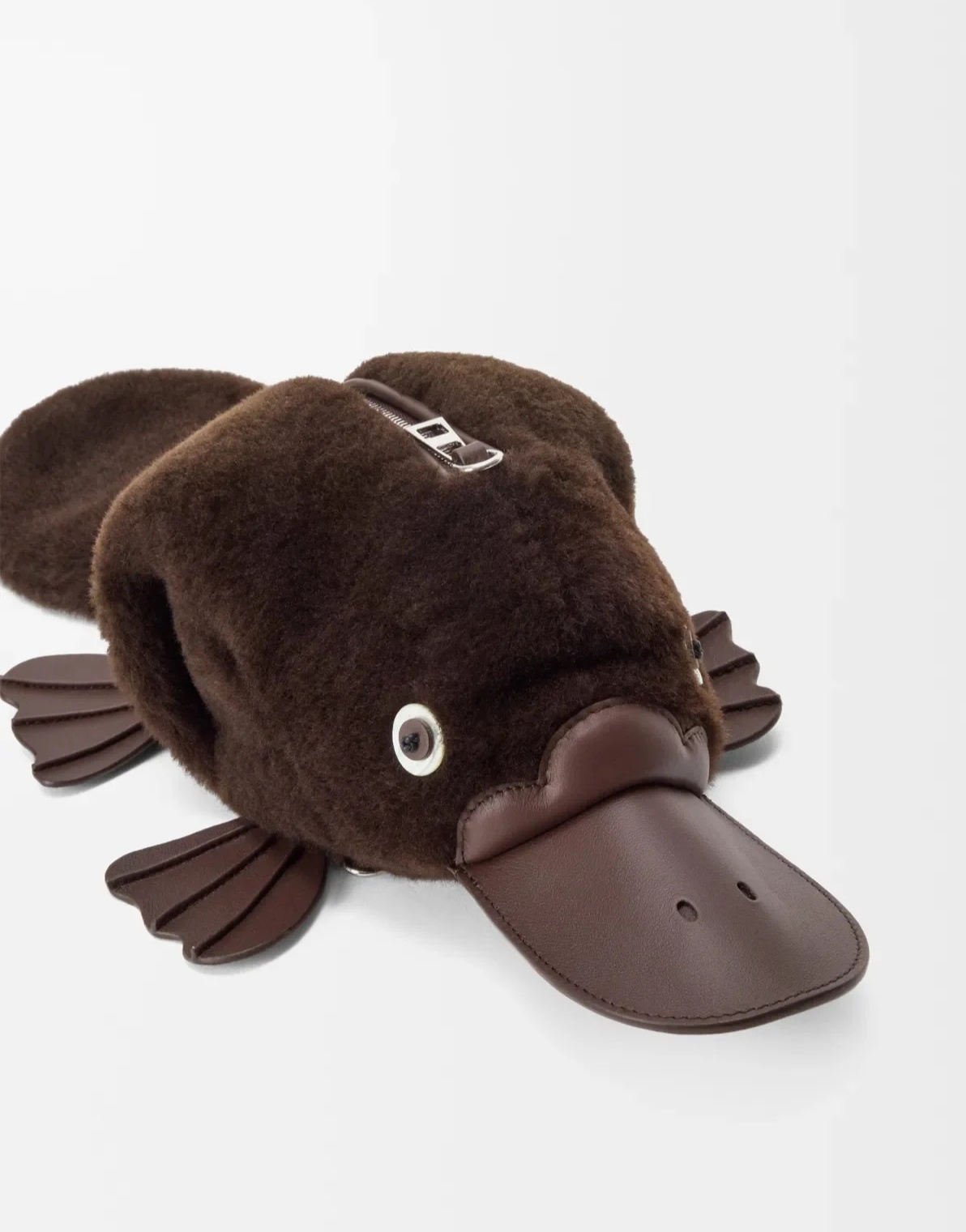 网友锐评:你要是不说是罗意威，我还以为红山动物园上新了16500...告辞，我还