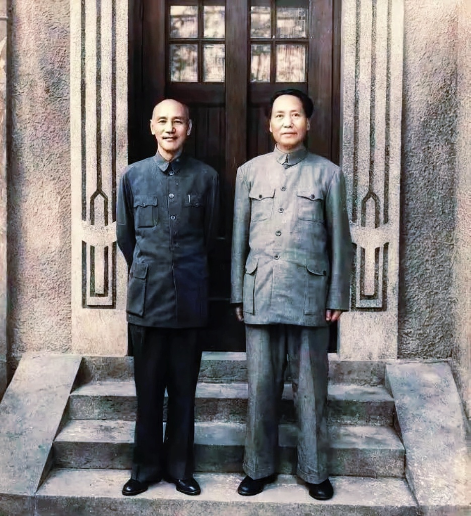 这是1945年重庆谈判期间，毛泽东主席和蒋介石一生中唯一一次合影，也是两人最后一