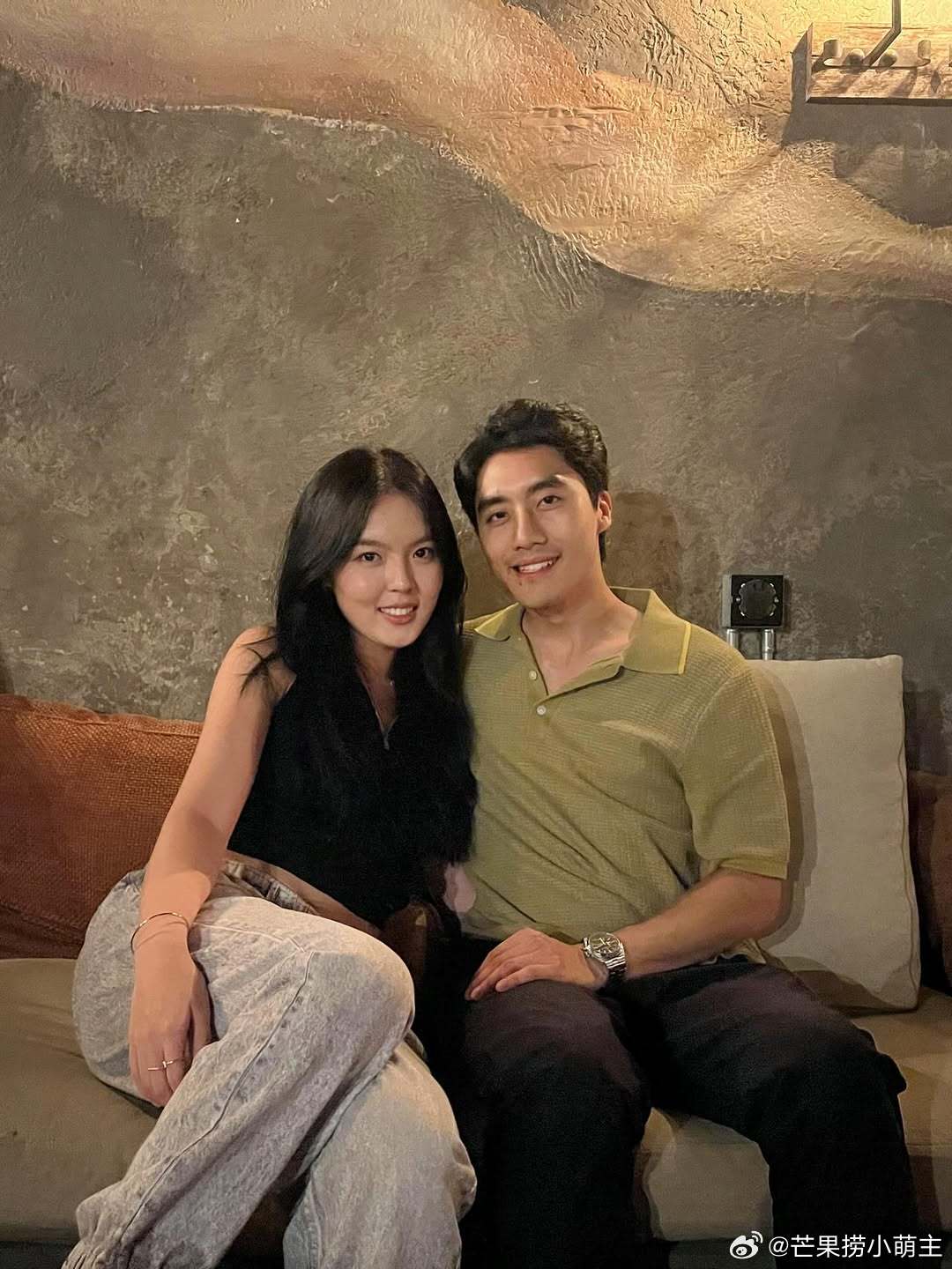 李咏女儿恋情李咏女儿疑似恋情 李咏女儿疑似恋情，法图麦靠在男友怀里，男友搂着她，