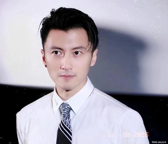 迎来46岁生日的谢霆锋，依旧奔波在演唱会舞台之上，无暇举行私人庆生聚会。远居加拿