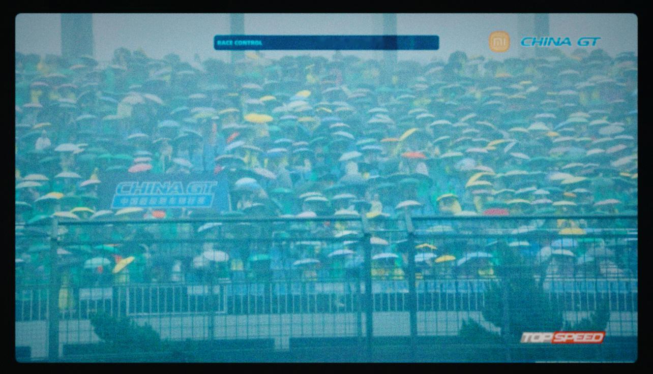 黄色雨伞在暴雨中更亮了✨ 