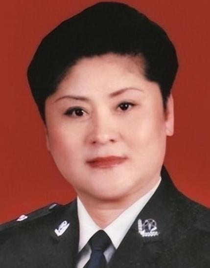 1988年，郑州一漂亮女子被两名壮汉强行塞进出租车内。趁车子急刹时的惯性，女子猛