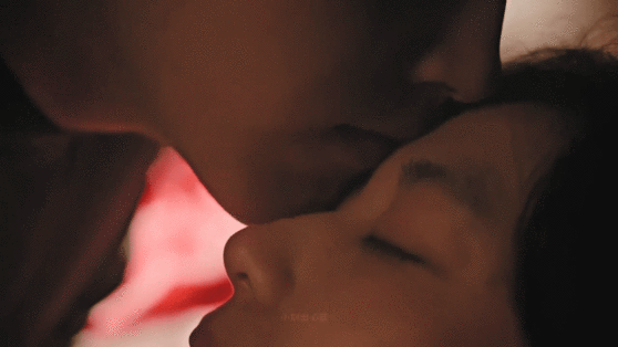 阿瑟怼脸吻戏 阿瑟这段怼脸吻戏太戳心！高清镜头下，青涩与心动在少年身上蔓延，温柔