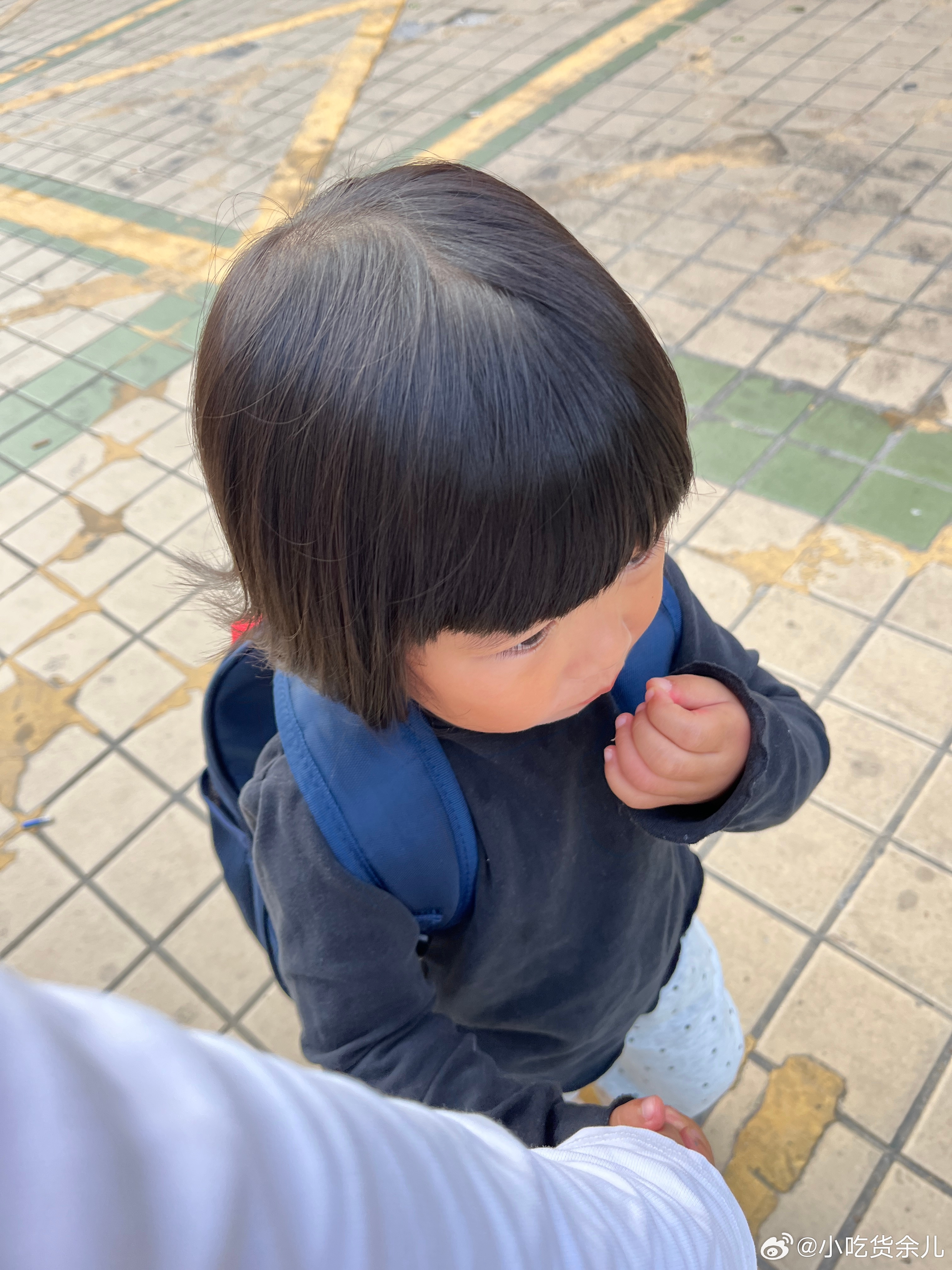 送了，心情不是很美丽。因为晚上要开家长会，但是说不能带小孩去，我说你问一下老师，