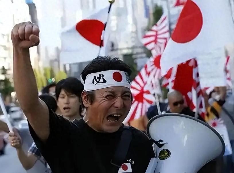 [太阳]日本自卫队士兵闯入中国大使馆，意图刺杀大使！外交部回应一句话
 
202