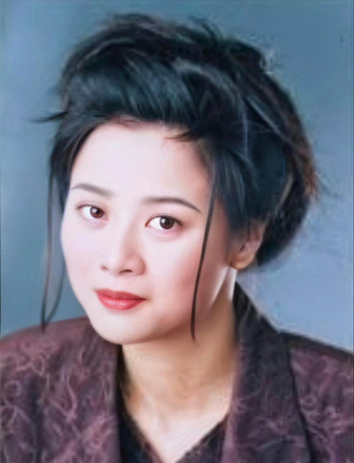 香港演员是真的清醒，他们不会在一个赛道上硬磕，又一名香港女演员转行做“月嫂”！