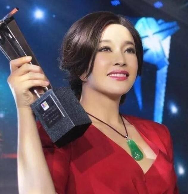 刘晓庆身家外甥方称刘晓庆撕裂亲情 从业半世纪，刘晓庆在演艺与商业领域均取得亮眼成