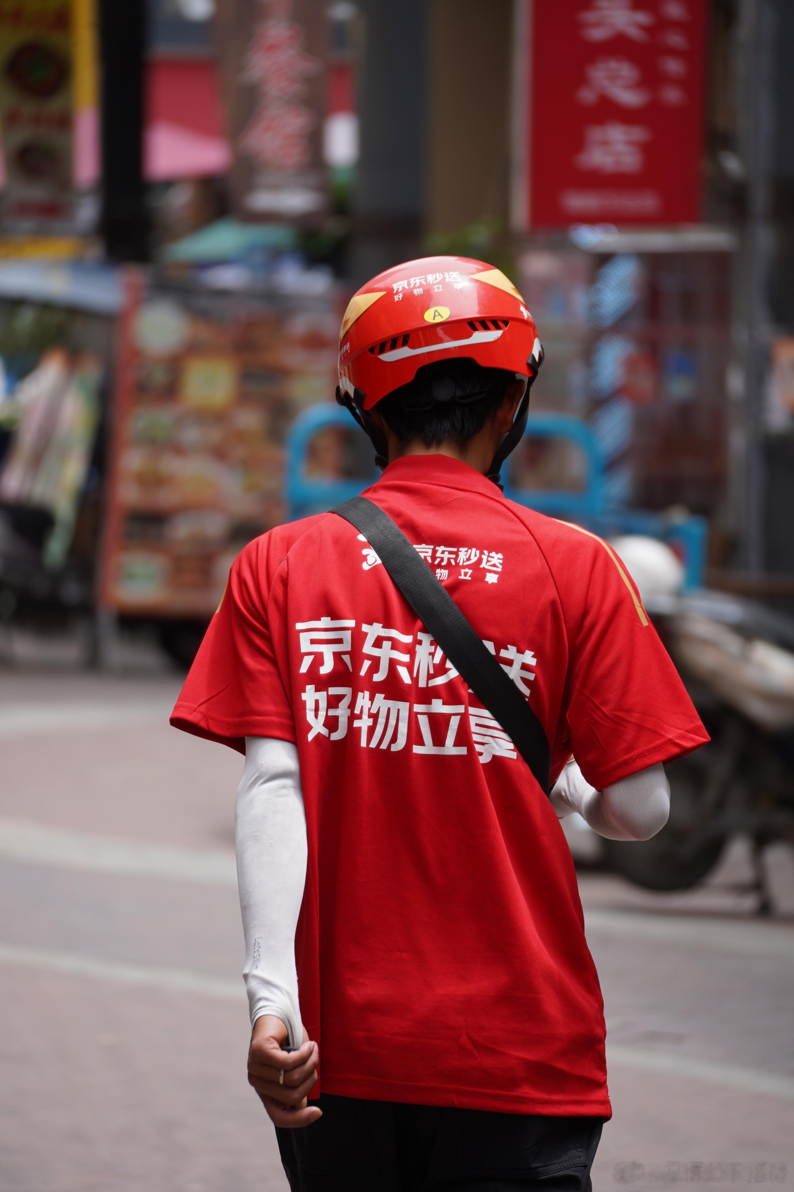 红色像一阵风 