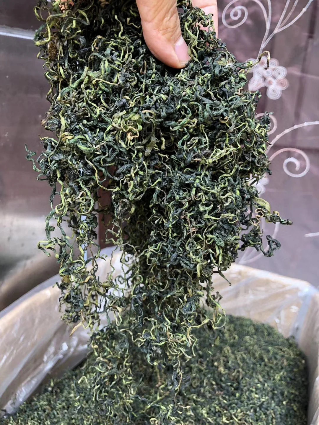 蒲公英茶 清热解毒，嘴巴苦、消肿散结：主治热毒疮痈，实火热毒上攻，目赤...