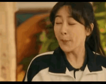 同样是演高中生，有些东西不是演技可以弥补的。
不太能理解导演的经费算盘……观众的
