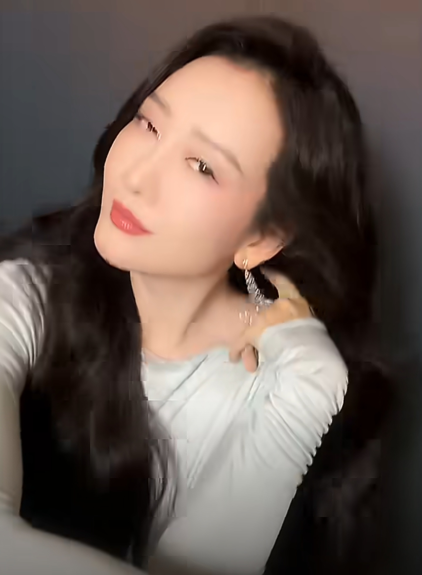 王鸥老师终于承认自己有个孩子了。之前那么多次被拍到，王鸥方面都闭口不谈。甚至和相