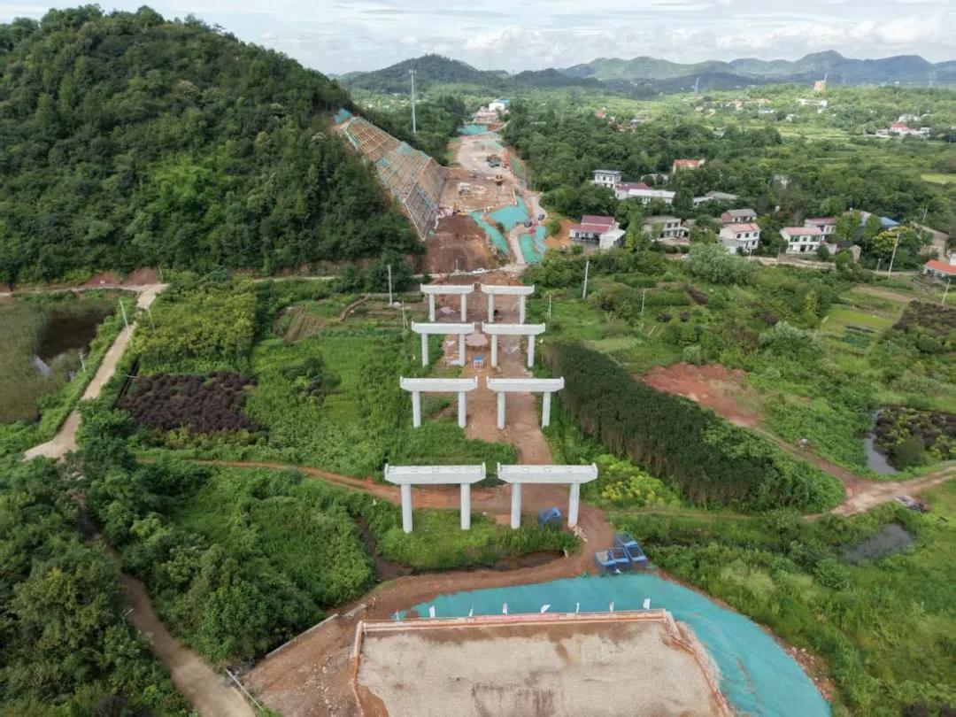 根基既定，虹桥将起！长株潭融城干线G107桥梁桩基施工圆满收官
 
长株潭融城交