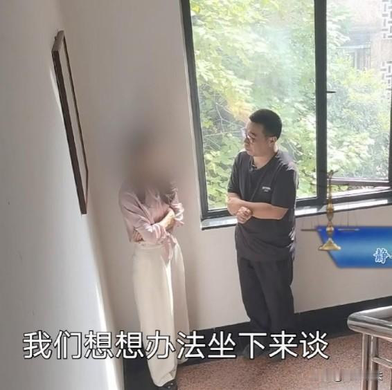 上海，女子在男友认购新房后，因为房产证上份额分配问题，和男友产生了争执，并悄悄向