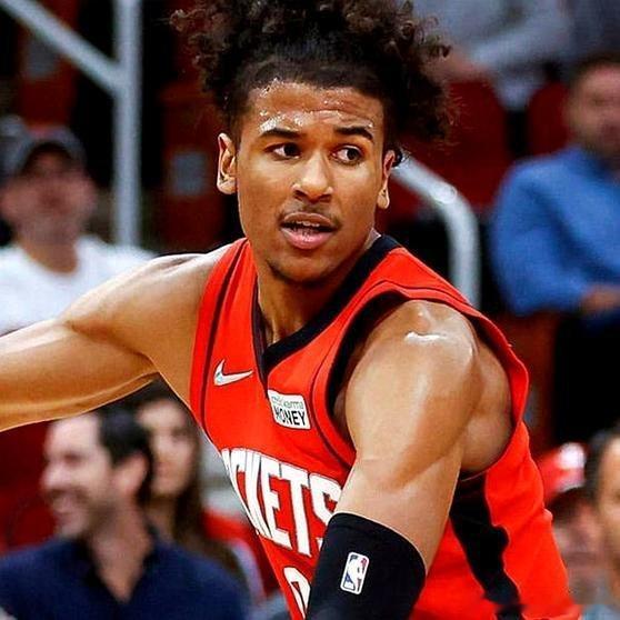 《勇士再添新血！NBA榜眼强势加盟！两名猛将携手出击》把两个出了名的“玻璃人”凑