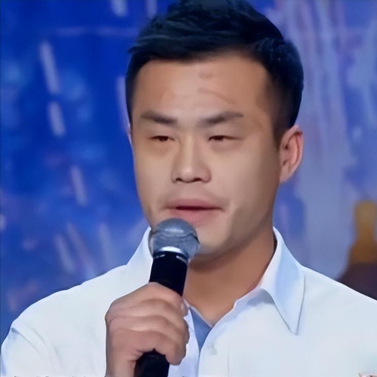 我喜欢你。”2000年，一位20岁的犯人在狱中爱上了女教官，向她大胆表白后，女教