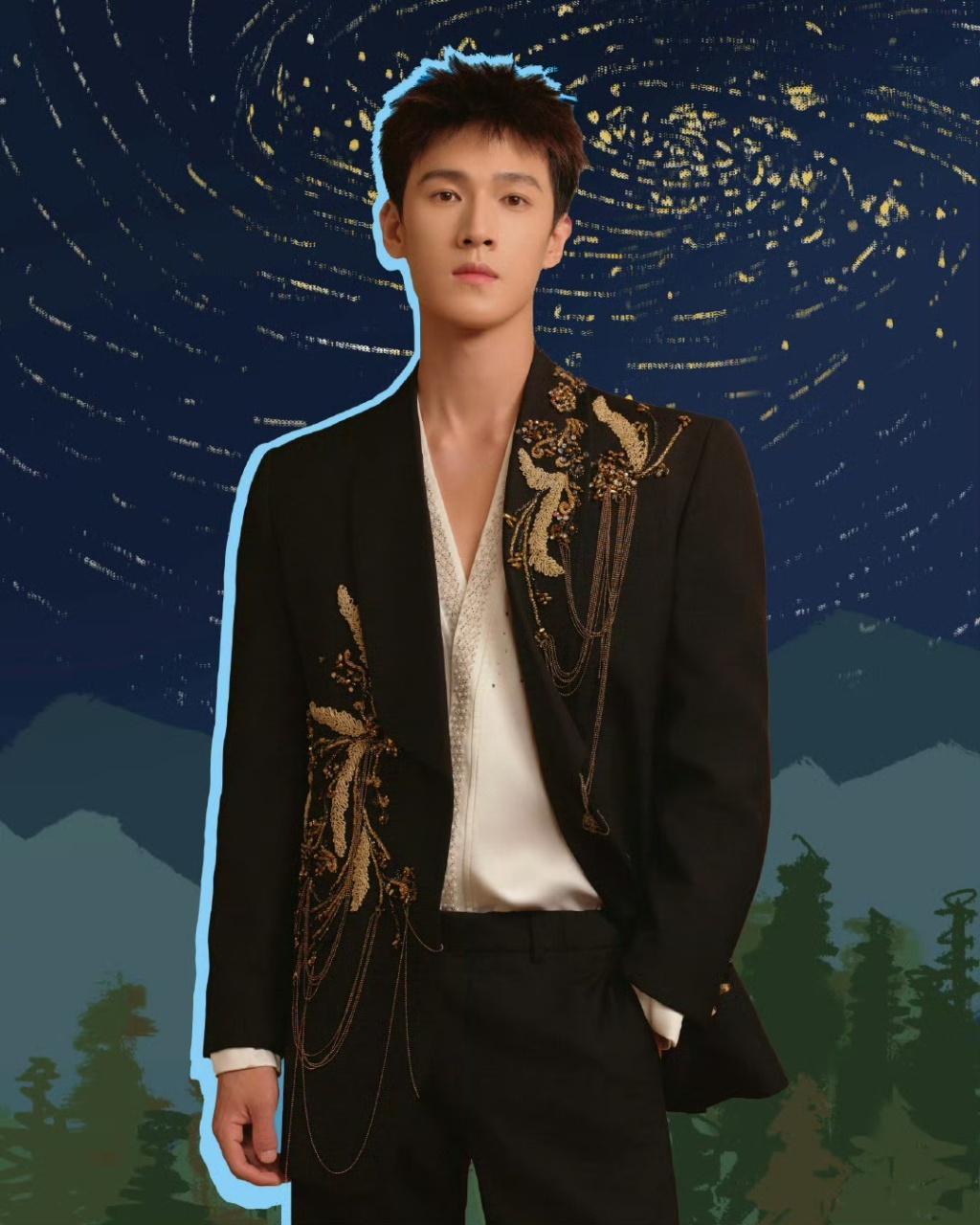 娱乐[超话]李昀锐鎏金晕染西装李昀锐生日会look李昀锐鎏金晕染西装，期待生日会
