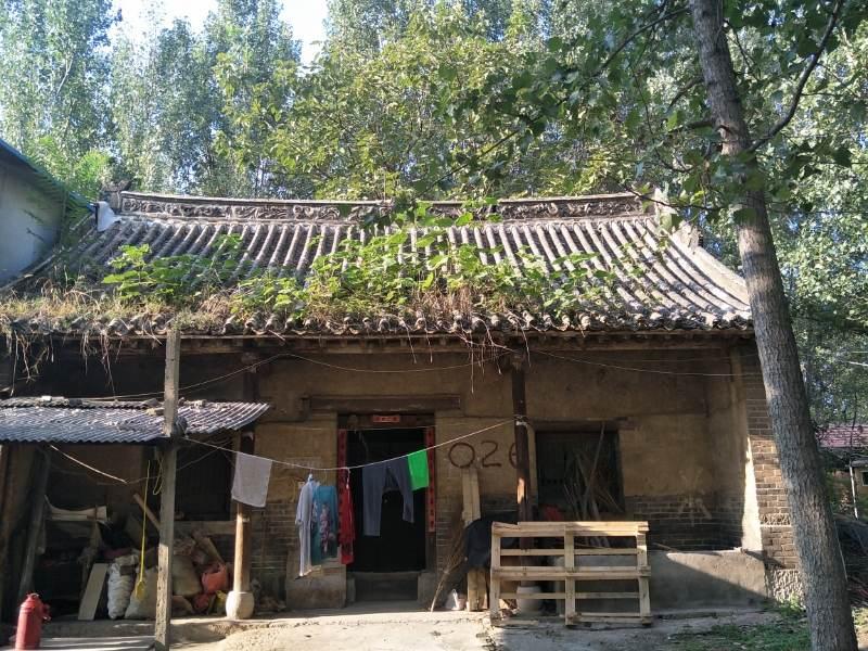 参加工作以后，每当遇到古建筑便会忍不住拍下来，感觉每一座古建筑都是一件艺术品，都