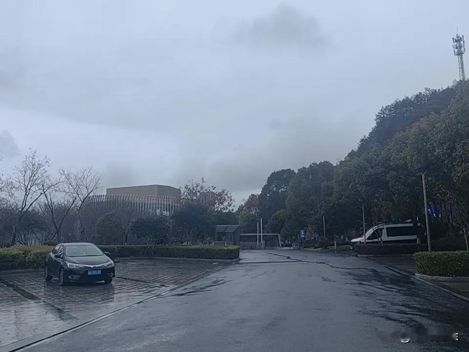 想让自己保持快乐心情，其实没那么难。每天给自己找点小确幸，像早起喝杯热咖啡，下班