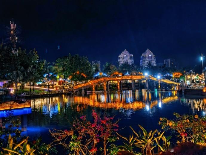 赵小童拍的版纳的夜景赵小童镜头下的西双版纳夜景拍照功底超棒，普通夜景也拍出别样韵