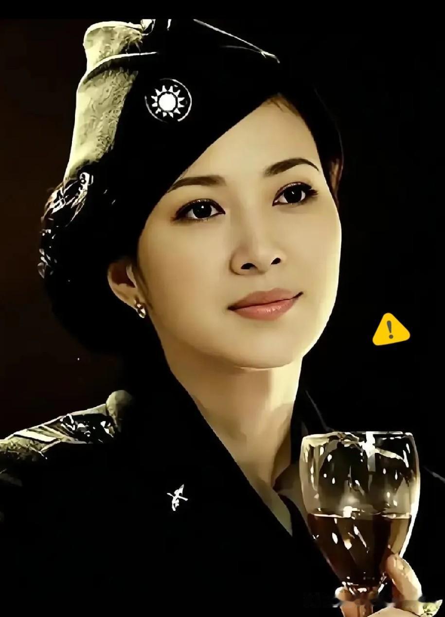 向影心，军统女特工，专杀日本军官。她曾用一根涂满毒药的发卡刺杀了大岛芳正，随后接