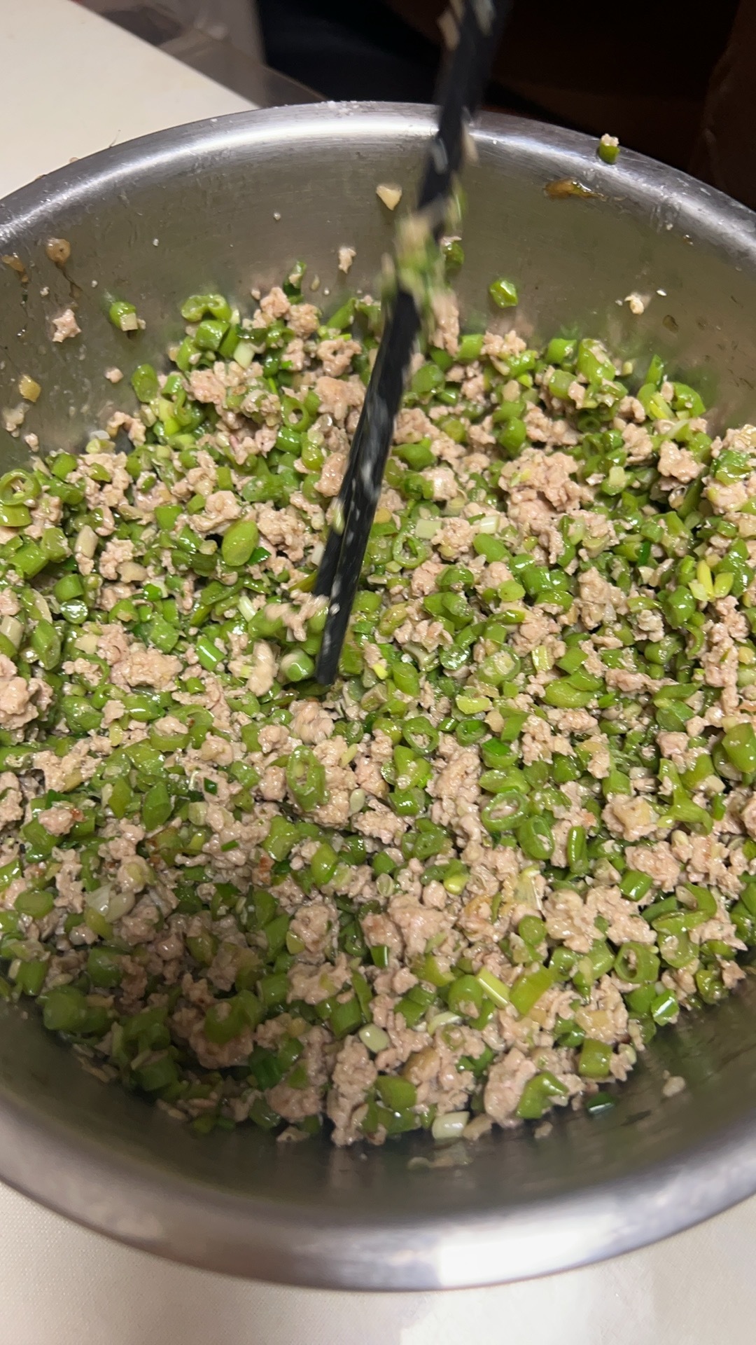 姐家小院子大丰收，摘了好多豆角，等台风的周末下午宅家做包子美食