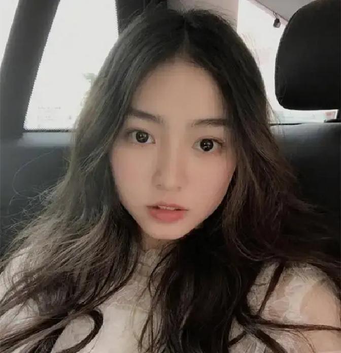15岁素颜照火遍全网，半年就进组女主！
 
那天南阳街头随手一拍，七七的脸直接刷